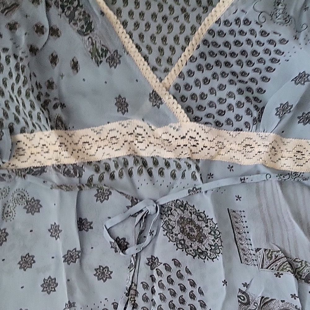 Elegant Blue Patterned Blouse - Picture 4 of 4